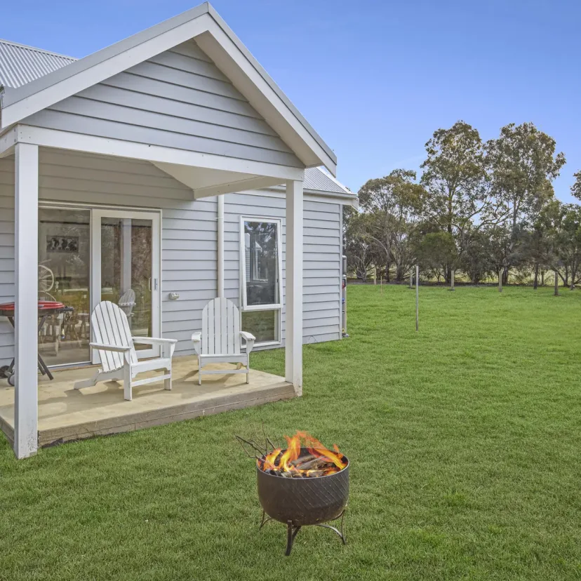 Interior and grounds at Sage Cottage, Eagle Point Cottages