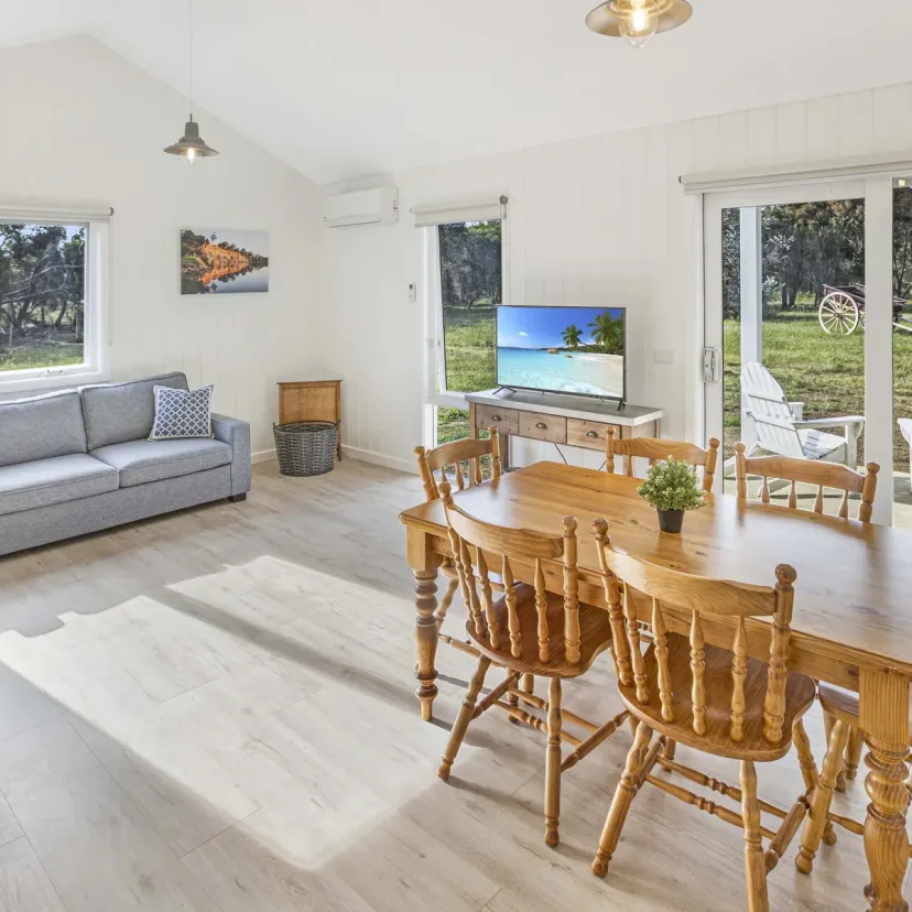 Interior and grounds at Sage Cottage, Eagle Point Cottages