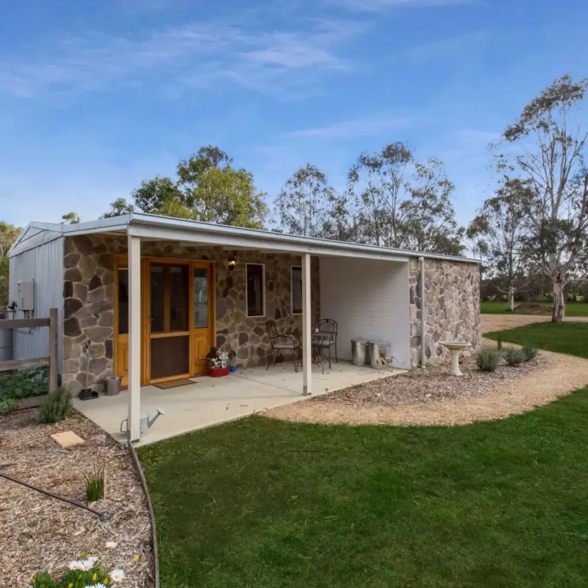 Interior and grounds at Shearers Cottage, Eagle Point Cottages