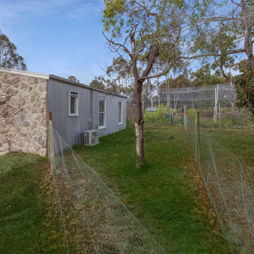 Interior and grounds at Shearers Cottage, Eagle Point Cottages
