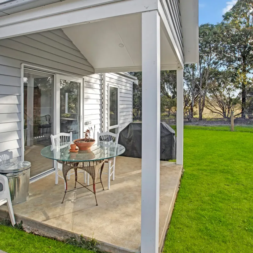 Interior and grounds at The Gables, Eagle Point Cottages