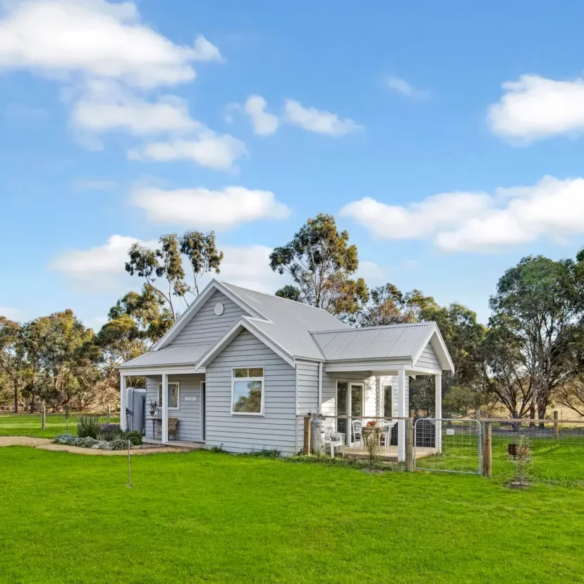 Interior and grounds at The Gables, Eagle Point Cottages