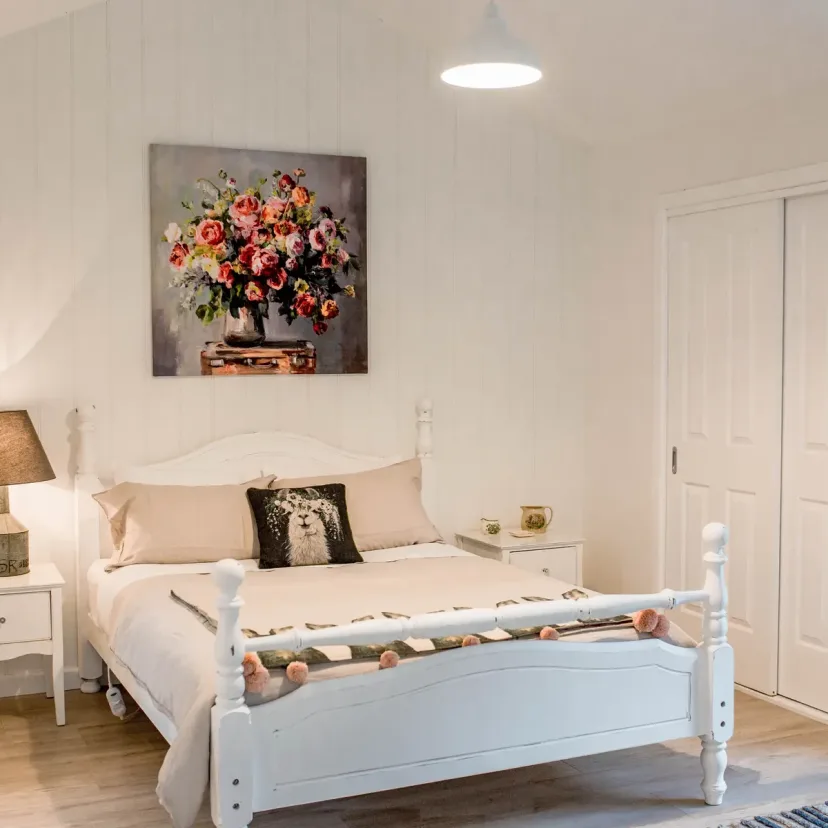 Interior and grounds at The Gables, Eagle Point Cottages