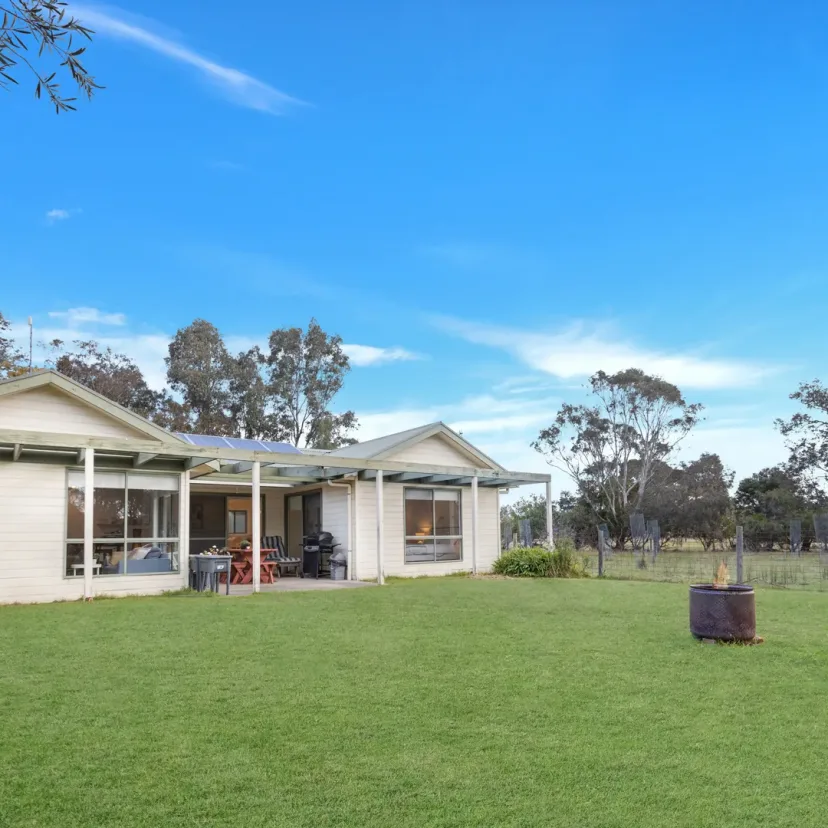 Interior and grounds at Woongara Cottage, Eagle Point Cottages