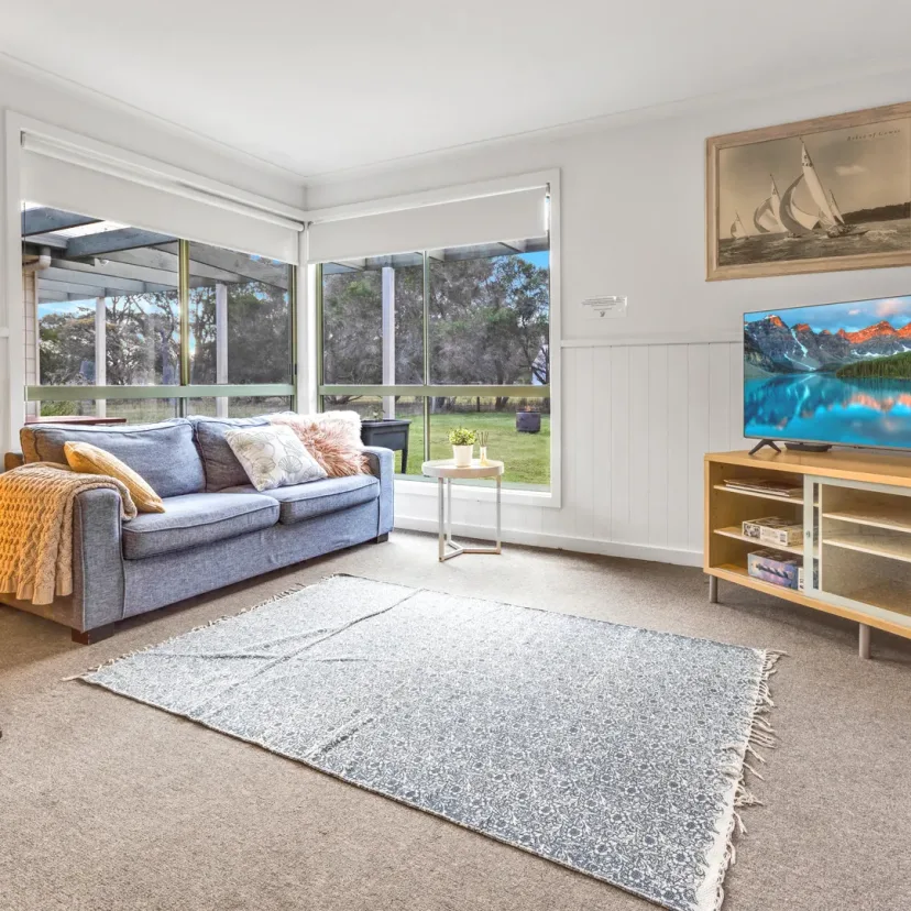 Interior and grounds at Woongara Cottage, Eagle Point Cottages